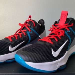 Nike LeBron Witness 4 Basketball Shoes